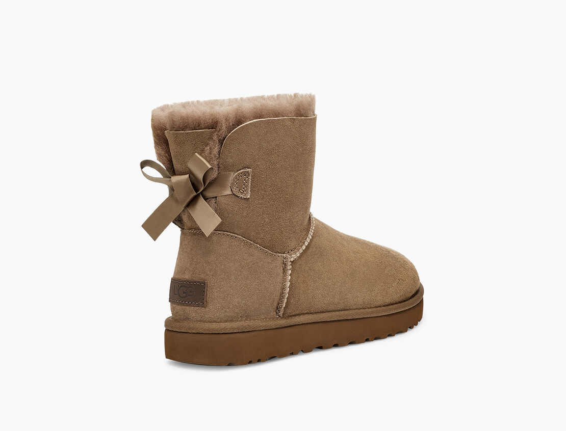 UGG Mini Bailey Bow II Damen Kurzstiefel mit Schleife