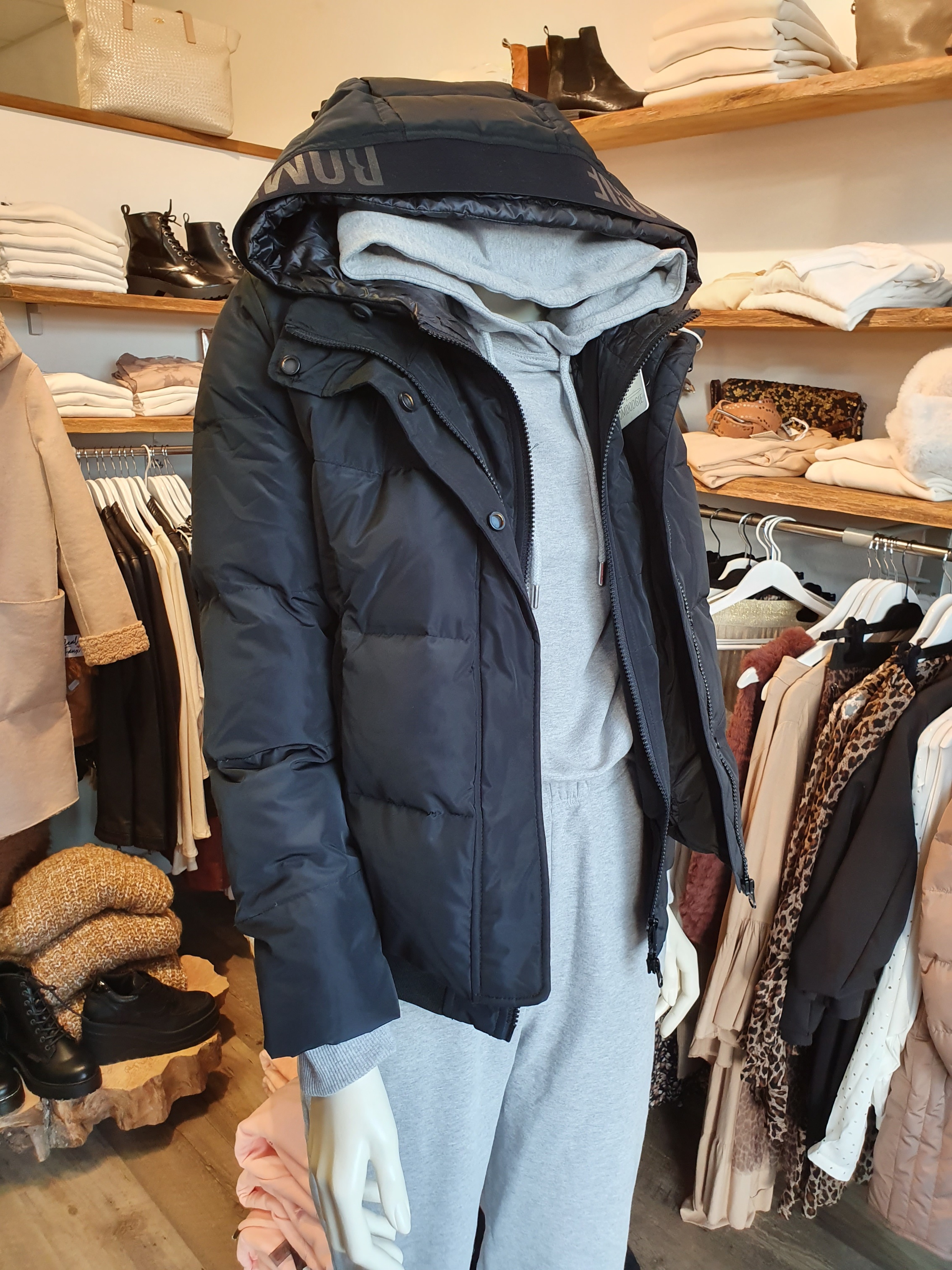 Bomboogie JW 5927 T MNQ 90 Damen Daunenjacke mit Logosaum